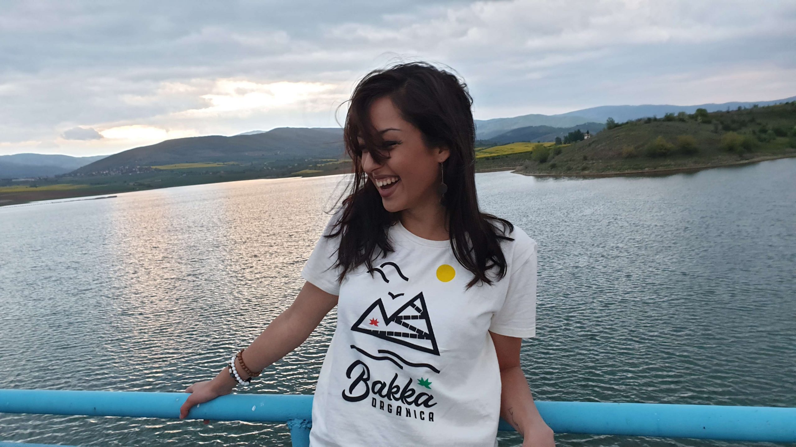 girl wearing hemp t-shirt Bakka Organica
